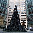 ミッドタウン・オフィスビルのクリスマスツリー