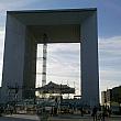 La Défense (ラ・デファンス) 地区の新凱旋門前、広大な広場になっています。