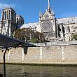ボートの横にはなんとノートルダム大聖堂が！何とも贅沢な眺め。