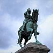 マルトロワ広場のジャンヌ像