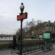 メトロ7号線ポンヌフ駅。パリに現存する一番古い橋であるポンヌフのたもとにあります。