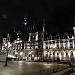 ライトアップされたパリ市庁舎。夜のパリ、そしてセーヌ河はとても絵になります。