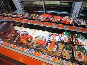 お惣菜。このお寿司、日本のスーパーで売っているのと同じだとか。味も同じ気がします。