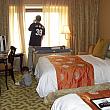 リッツカールトンホテルの室内。子供用ベッドも設置してくれていた



　
