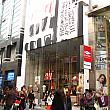去年の秋頃にオープンした、韓国では２号店になる「H&M」のビルはもうすっかり定着。