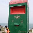 韓国で一番大きいポストがある場所としても有名です。実際にここから郵便を出せますよー