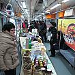 じゃーーん！地下鉄の車両を使った市場、「５６７８幸福（オーユッチルパル・ヘンボク）マーケット」です。数字は、ソウル都市鉄道が地下鉄５，６，７，８号線を管轄していることから。