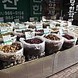 京東市場といえば漢方でも有名。独特の匂いが漂っています。