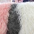 この毛皮、今回も売られていましたよ。ホワイトやピンクもふんわりかわいい～！