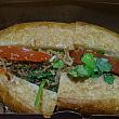 バインミー＠新世界百貨店地下１Ｆ（６５００ウォン）。珍しいベトナムサンドイッチのバインミー。豚肉、ハム＆チーズ、野菜、エビの４種類があり、こちらは野菜。注文時にパクチー（コス）をいれるかどうか聞かれる。韓国語ではバンミ。