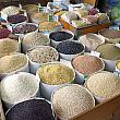 色とりどりのこれは？！たぶん、ご飯に混ぜて炊くいろんな穀物かな？韓国では雑穀米が人気ですからね～