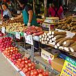 農産物を中心に様々な食材が売っていて、規模も大きいことからソウルの台所とも言える市場です。