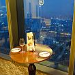 ロビー、客室、レストランなどホテルのどこにいてもソウルの景色を見渡せるのが、このホテルの大きな特徴。夜景もキレイ！