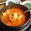 それでは、いただきます！アツアツ辛いスープに滑らかな豆腐がたまらない！体も温まるから、冬に食べたくなる韓国料理です。