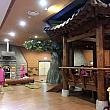 こちらはチムジルバン！男女別の浴場と、館内着を着てサウナに入ったり休憩したりできるスペースのある、韓国版健康ランドのような施設。