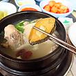 韓国では滋養食と考えられているアワビ。鶏一羽まるまる入ったスープにアワビで、さらにスタミナUP！！