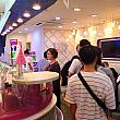 韓国でも人気のバスキンロビンス（サーティーワン・アイスクリーム）。暑い日はお客さんがいっぱい！