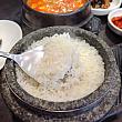 石釜の中身は炊きたてのご飯～！秋になるとお米が一層おいしく感じられませんか？！