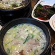 ソウルの街を歩いて冷えきった体には、熱々の土鍋入りスープが一番！