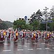 とうとう燃灯行列のために、僧侶・信徒の方々が東国大からスタート地点の東大門へ移動開始！