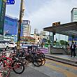 昼下がりのソウル大入口駅前～。放置自転車もちらほら～