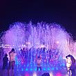 夜も暑いこの時期は、子供たちが噴水で水遊びもできるように！