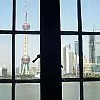 窓の向こうには「上海」を象徴するこの景色！