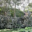 太湖石を配置した独特な造園美