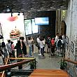 1930年代に杜月笙が私邸兼倉庫として使っていた建物内で、田中達也氏の個展が開催中。週末は行列ができる人気です