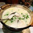海鮮の自然な風味を生かした、やさしい味わいの料理が揃います。ダシで白濁した魚のスープ、おいしい〜