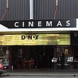 シティとはまったく雰囲気の異なる街、ニュータウン。目抜き通りのキング・ストリートにある映画館へ行ってきました。