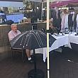 こちらは傘を使ったディスプレイが秀逸なアクセサリー屋さん。360度使えて効率的！