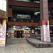MRT「中正紀念堂」駅出口2をでるとすぐ南門市場の入り口です。