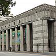 襄陽路には、1933年に設立。2010年から「台博館土銀展示館」として一般公開されている土地銀行の建物があります。月曜日は休館日