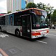 新北市の板橋から台北市撫遠街まで約23キロを結びます。乗客は一日当たり約7万人。年間収入はなんと3億5000万元とも。毎日450本のバスが乗客を運びます。