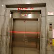 18番、19番エレベーターに乗って32階まで上りましょう。