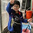 釣れた！「泰国蝦」（タイエビ）という手が青い大きなエビです。<br>子供も大人も夢中になって楽しめる遊びです。