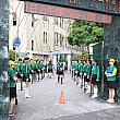 台北市立第一女子高級中學の正門前。学校の看板である制服姿の儀仗（ぎじょう）隊が卒業式の来客を迎えます。