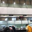 領事窓口で順番を待ちます。東京都の窓口よりも空いているかもしれません。この日は台湾の人たちがビザ申請をする窓口の方が混雑していました。