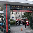 初日の1月25日は台北市立第一女子高級中學（北一女）。北一女の PTAの方と先生（右側）らが声援を送っていました。