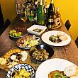 この日はヨーロッパのサラミやチーズのカナッペのほか、台湾の味付けをベースにしたワインに合う麺料理や、スモークダッグなどが振舞われました。