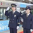 そして Sandy H.(黃小玫)さんが歌う「阪神電車で行こうよ！」も出来ました♪右側に写っているのがサンディさんです！