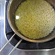 1. 豆に水を加えて30分おいて戻し、米を炊くような要領で煮る。