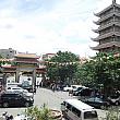 敷地内には七重の塔がそびえ立っています。外国人観光客やベトナム人参拝客で常に溢れています。