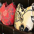 ベトナム手工芸の刺繍バッグ。日本人女性に人気があるとのこと